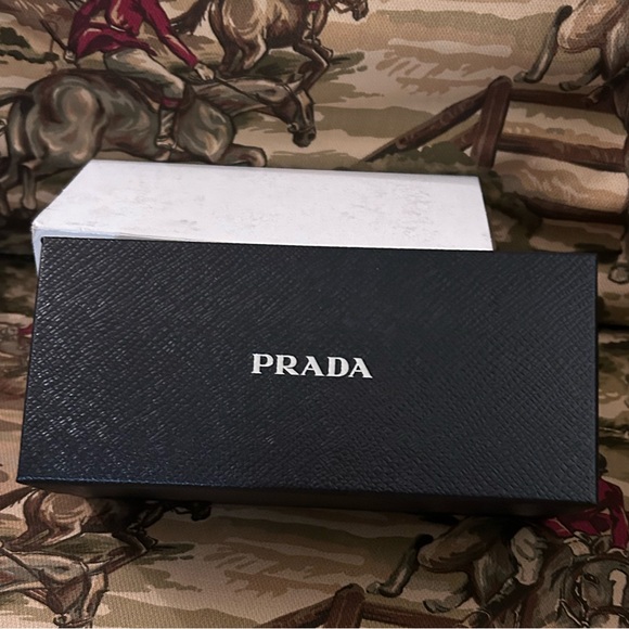Prada sunglasses - Picture 8 of 13